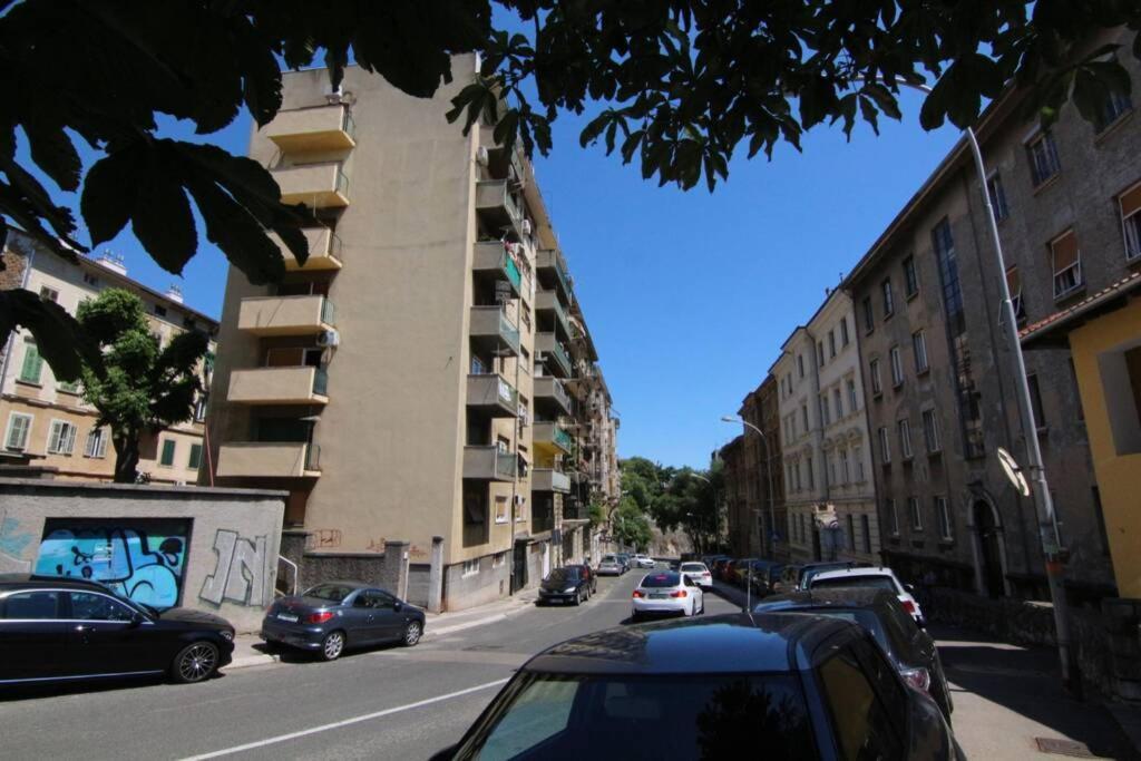 Fast Friend - Cozy Apartment In The Center With Private Garage Rijeka Exterior photo