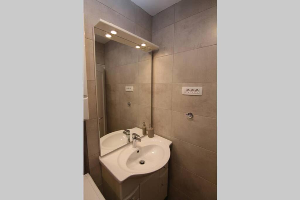 Fast Friend - Cozy Apartment In The Center With Private Garage Rijeka Exterior photo